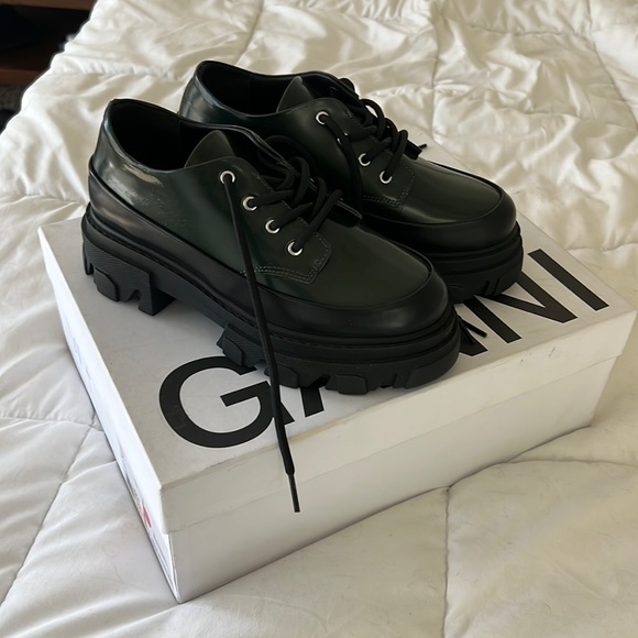 Ganni Shoes - Ganni woman’s size 7 green platform loafer sneakers
